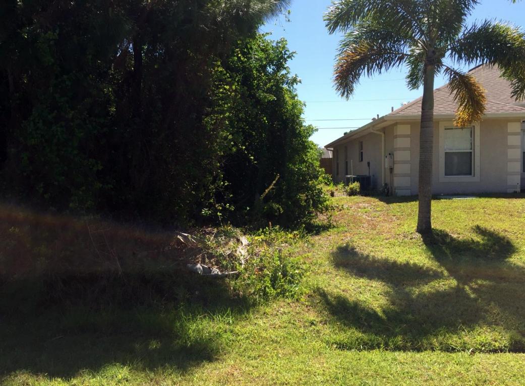 3173 SW Fambrough Street, Port Saint Lucie, FL 34953