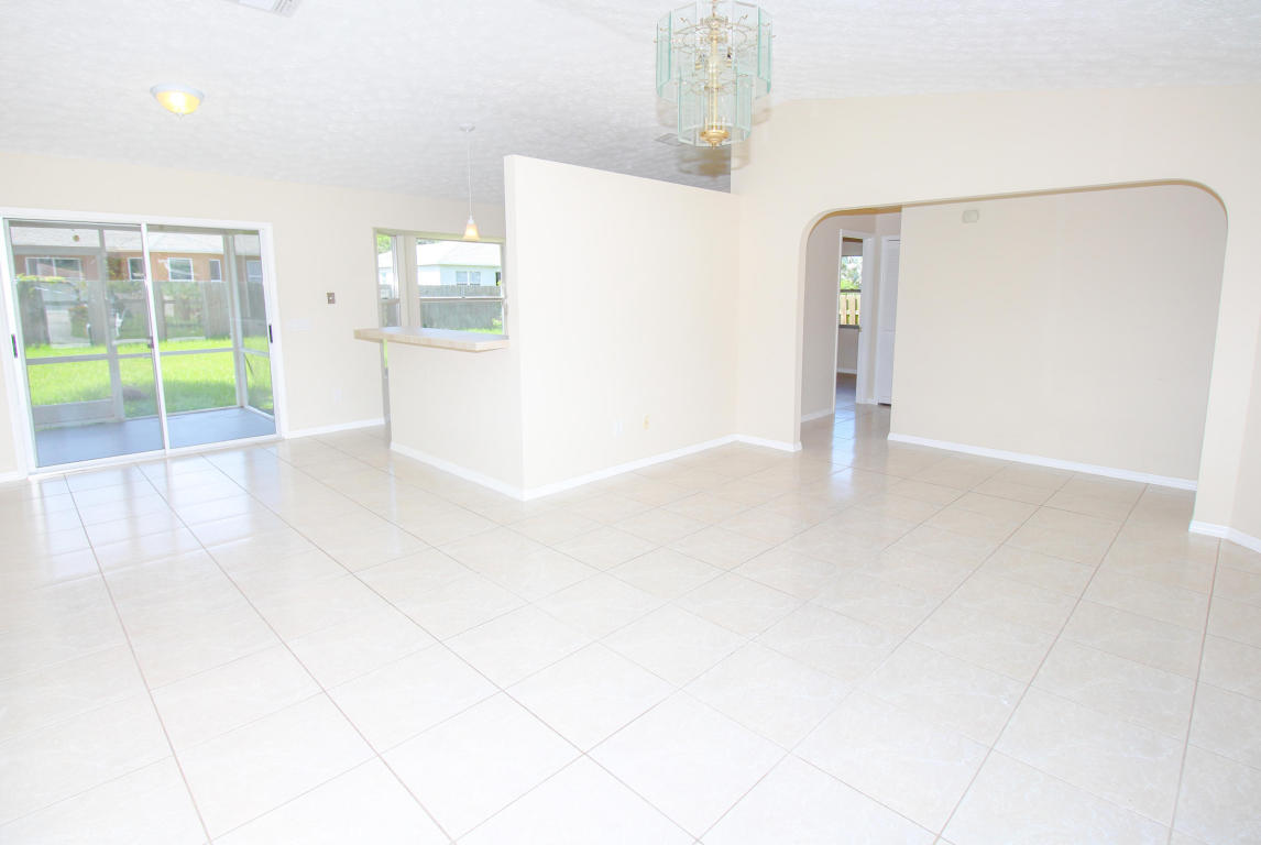 554 NW Twylite Terr, Port Saint Lucie, FL 34953