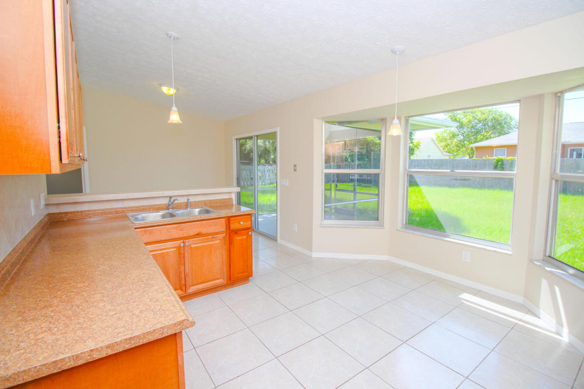 554 NW Twylite Terr, Port Saint Lucie, FL 34953