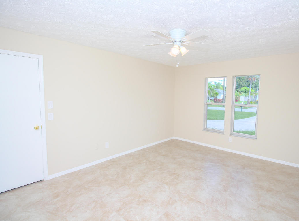 554 NW Twylite Terr, Port Saint Lucie, FL 34953