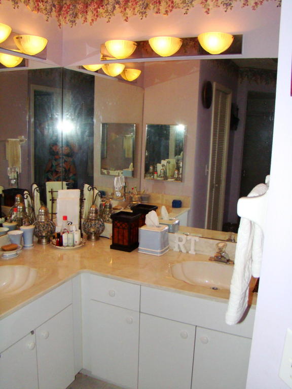 1887 SW Renfro Street, Port Saint Lucie, FL 34953