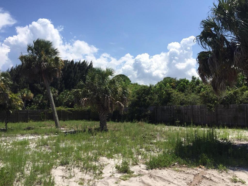1100 NE Olive Street, Jensen Beach, FL 34957