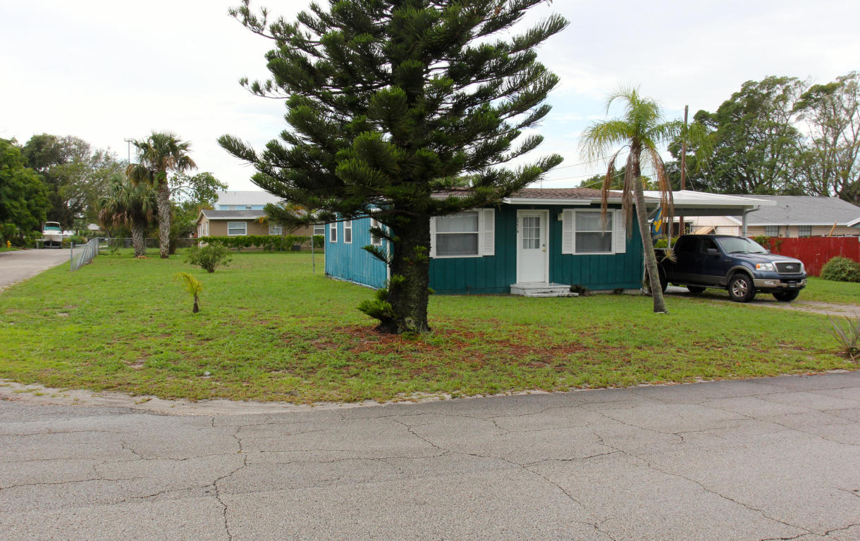 2234 NE Pine Ridge St, Jensen Beach, FL 34957