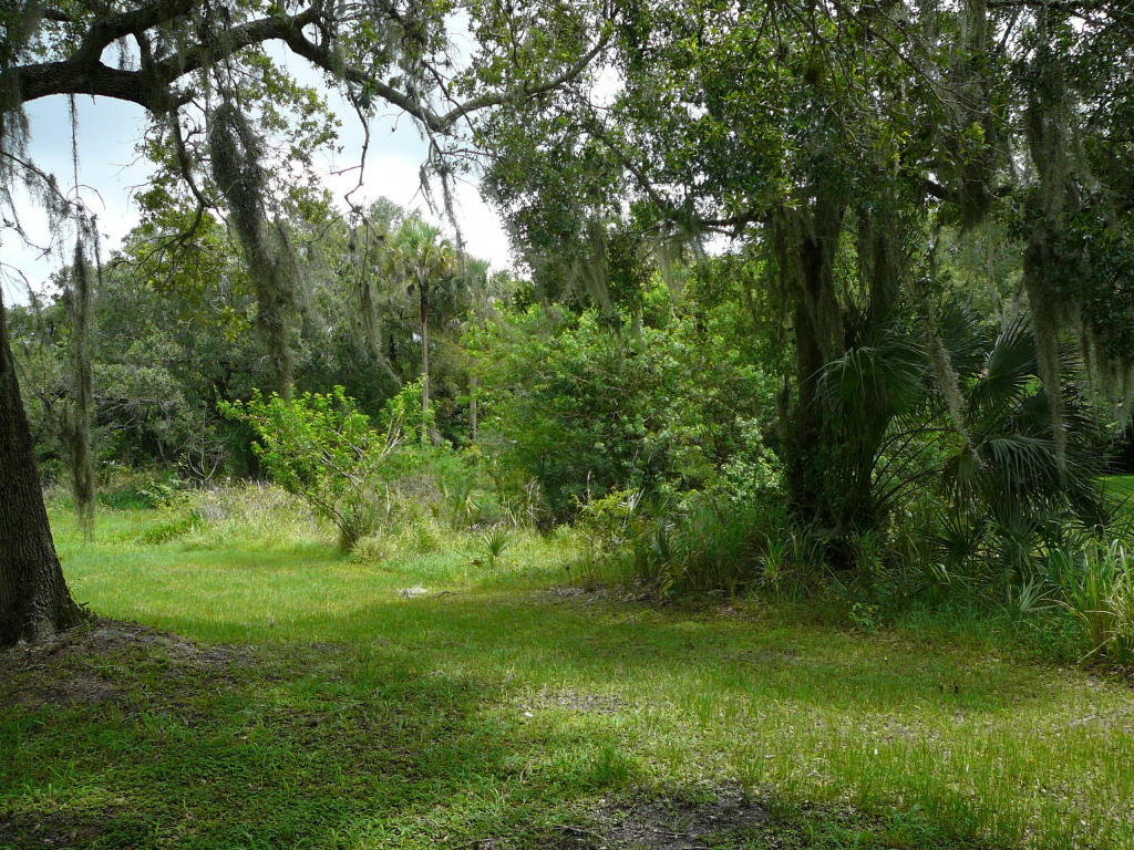 2460 Sweetwater Dr, Fort Pierce, FL 34981
