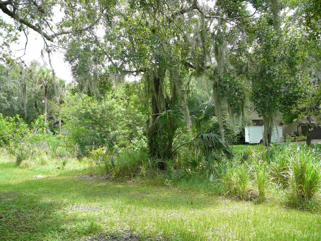 2460 Sweetwater Dr, Fort Pierce, FL 34981