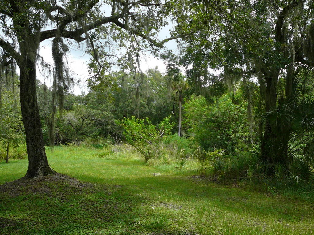 2460 Sweetwater Dr, Fort Pierce, FL 34981