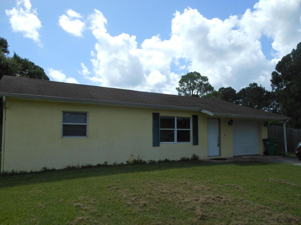 5612 Hickory Dr, Fort Pierce, FL 34982
