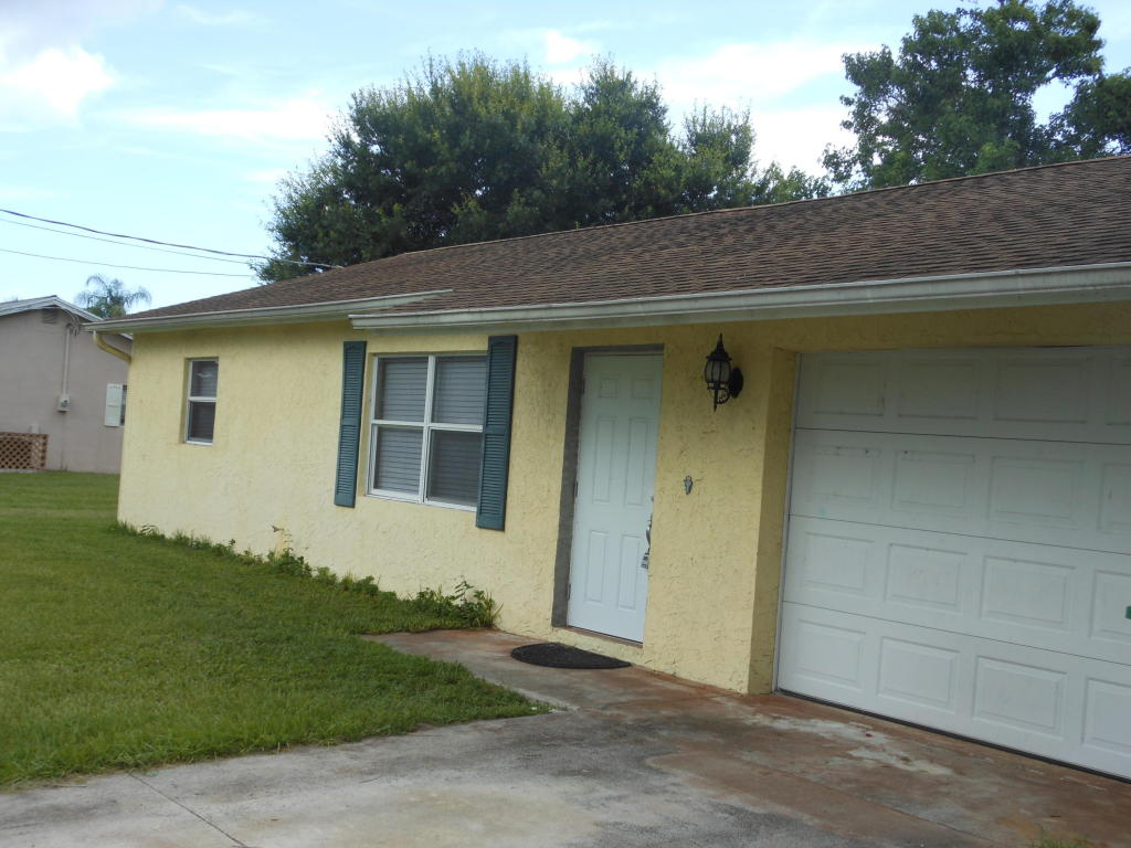 5612 Hickory Dr, Fort Pierce, FL 34982