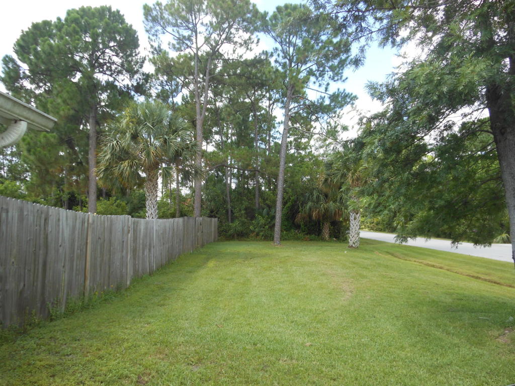 5612 Hickory Dr, Fort Pierce, FL 34982