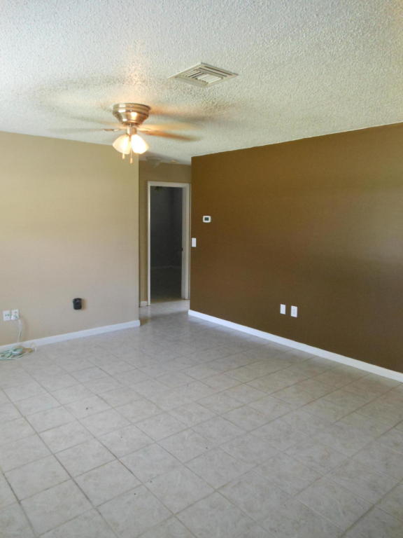 5612 Hickory Dr, Fort Pierce, FL 34982