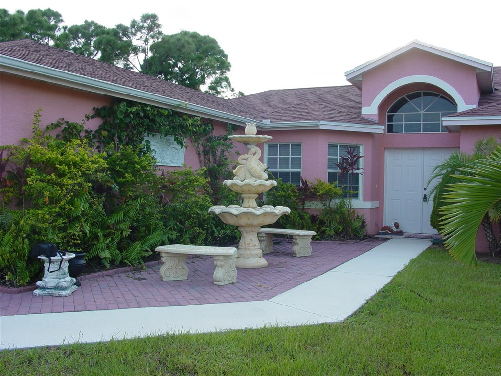 764 SW Avens Street, Port Saint Lucie, FL 34983