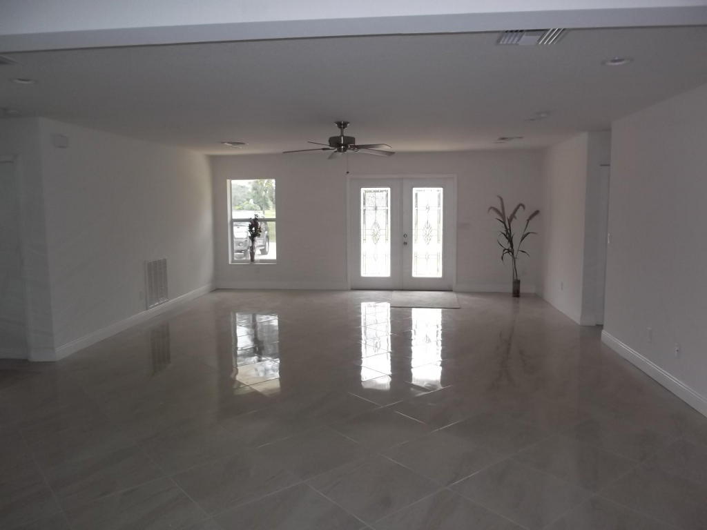 679 SE Harborview Drive, Port Saint Lucie, FL 34983
