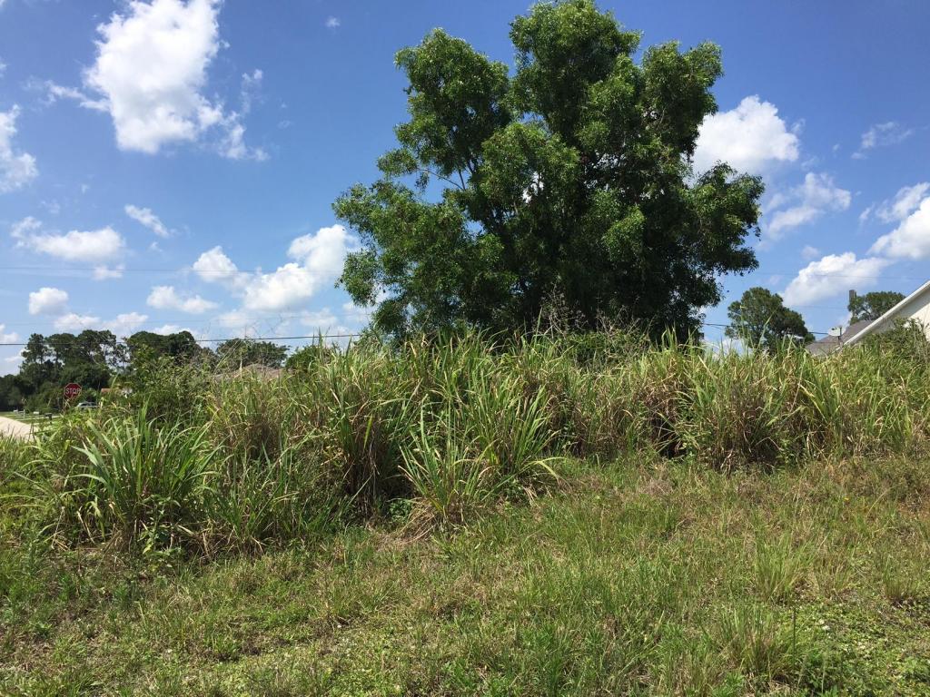 702 SE Walters Terrace, Port Saint Lucie, FL 34983