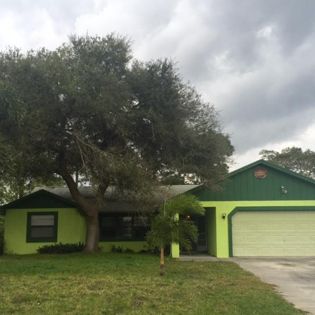 401 SE Thornhill Drive, Port Saint Lucie, FL 34983