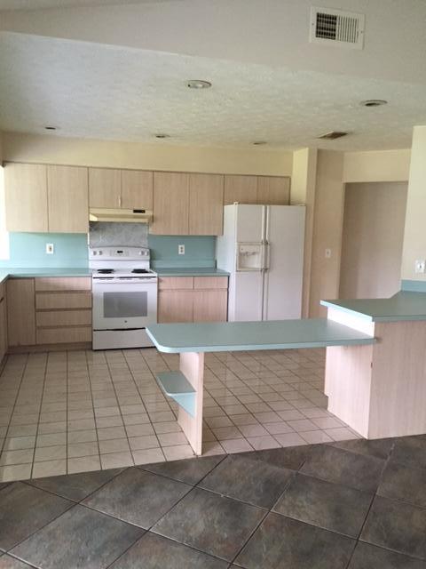 401 SE Thornhill Drive, Port Saint Lucie, FL 34983