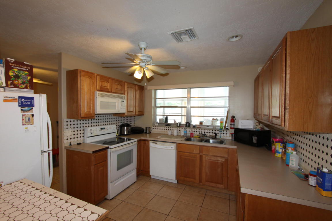 179 NE Jardain Rd, Port Saint Lucie, FL 34983