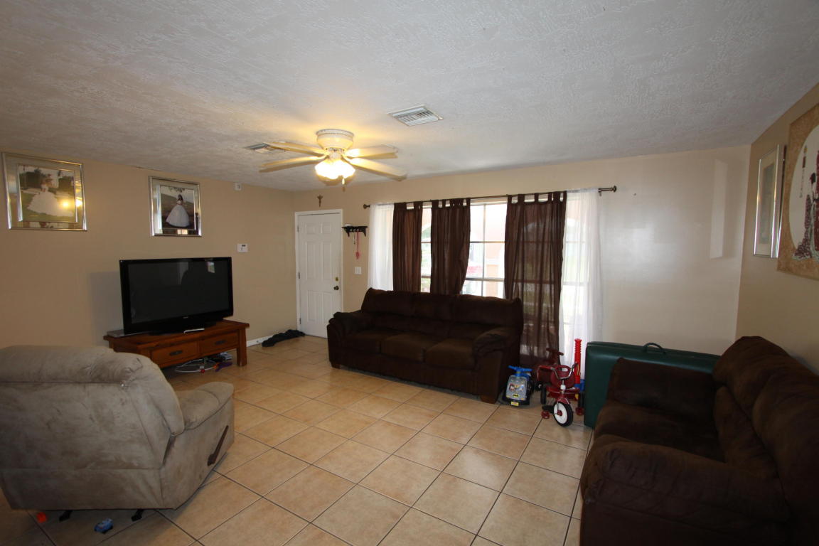 179 NE Jardain Rd, Port Saint Lucie, FL 34983