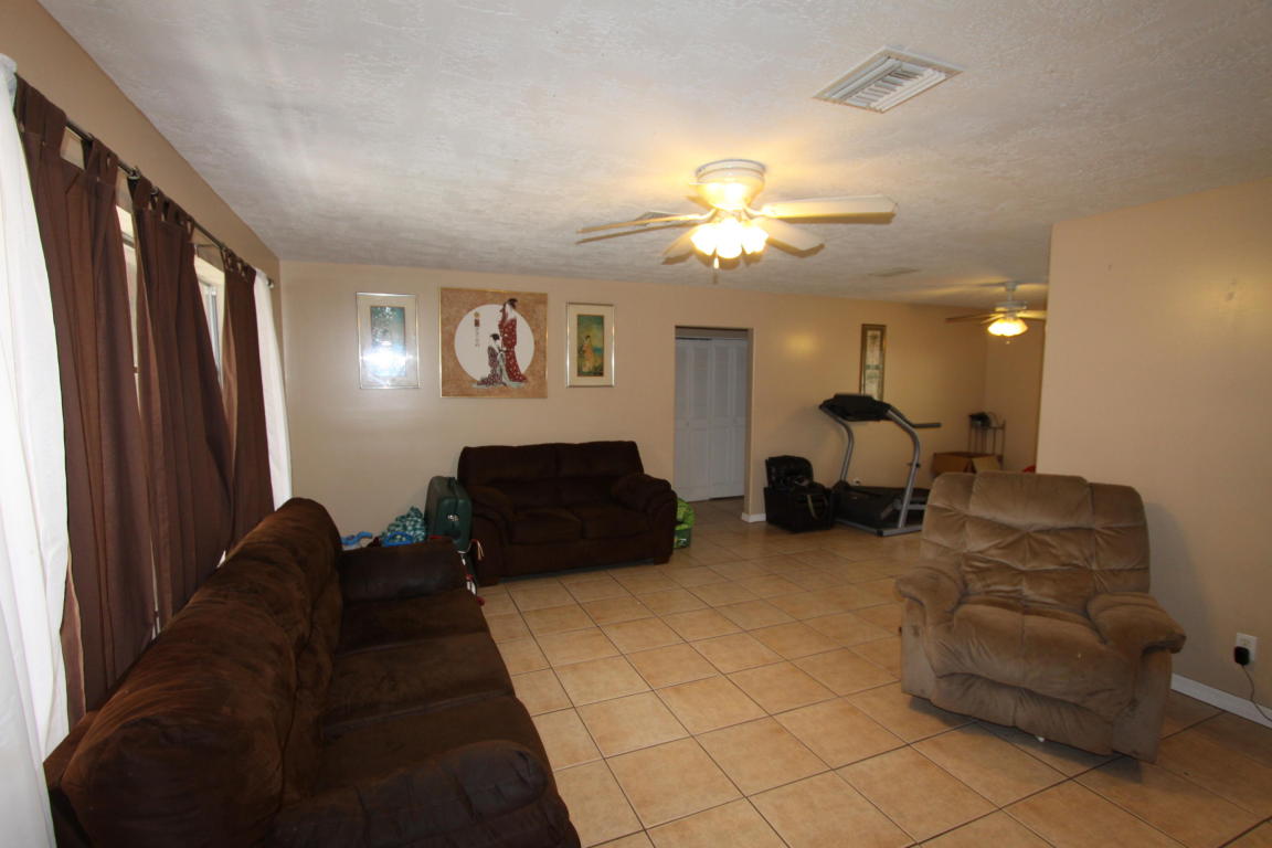 179 NE Jardain Rd, Port Saint Lucie, FL 34983