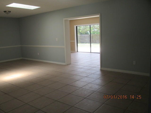 154 NW Dorchester Street, Port Saint Lucie, FL 34983