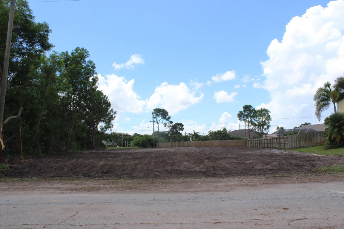 545 SE Nome Drive, Port Saint Lucie, FL 34984
