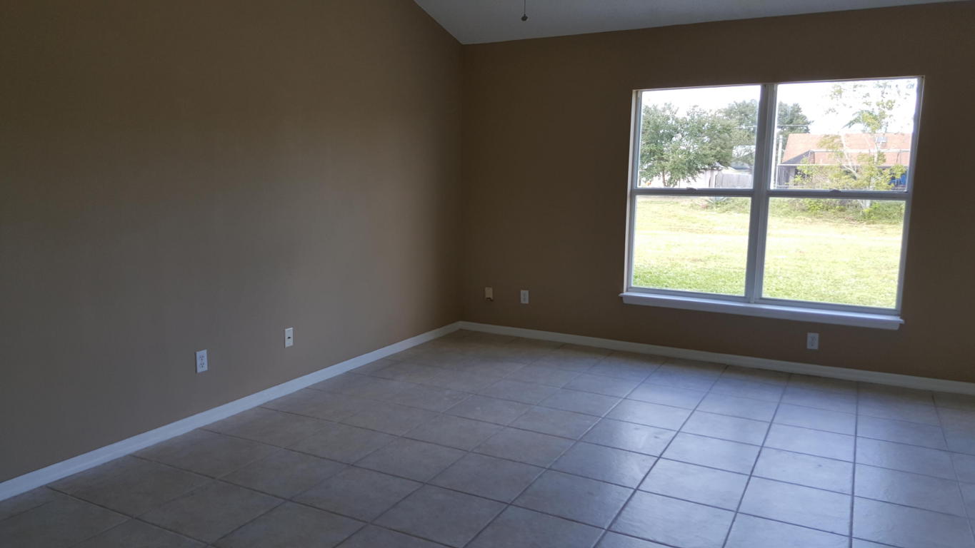 573 SW Whitmore, Port Saint Lucie, FL 34984