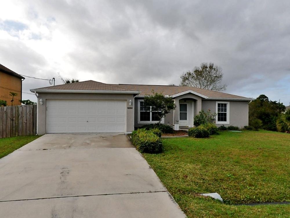 6250 NW Hacienda Lane, Port Saint Lucie, FL 34986