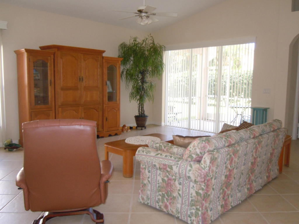 321 NW Breezy Point Loop, Port Saint Lucie, FL 34986