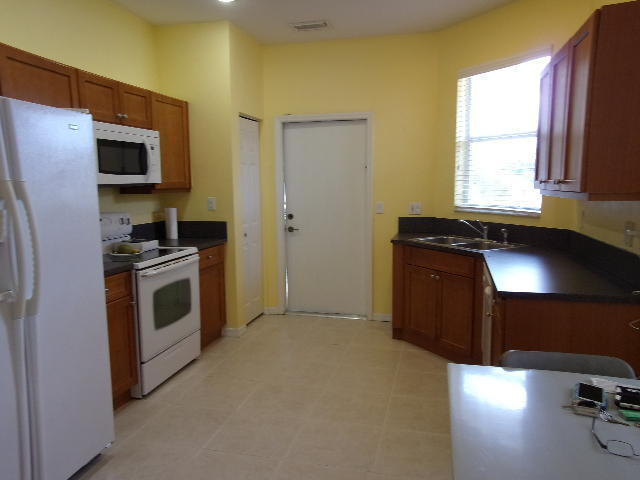 846 SW Rocky Bayou Terrace, Port Saint Lucie, FL 34986