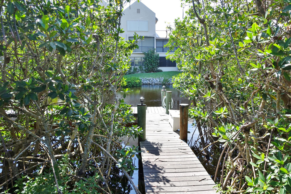 3712 SE Starboard Lane, Stuart, FL 34997