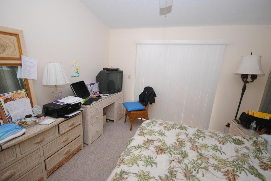 5927 SE Grafton Drive, Stuart, FL 34997