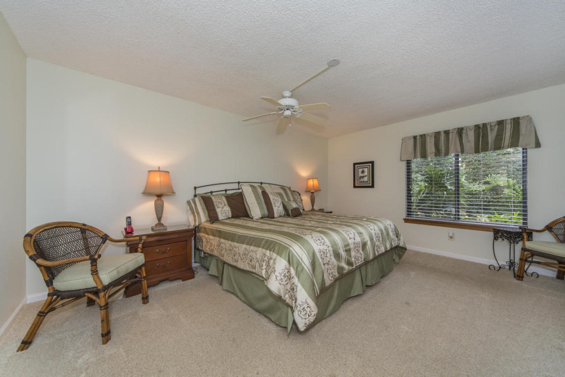 5152 SE Club Way, Stuart, FL 34997