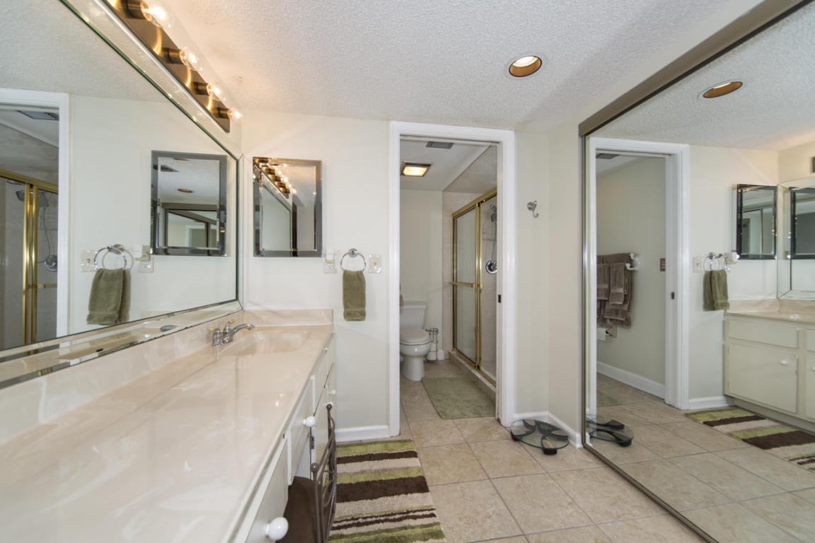 5152 SE Club Way, Stuart, FL 34997