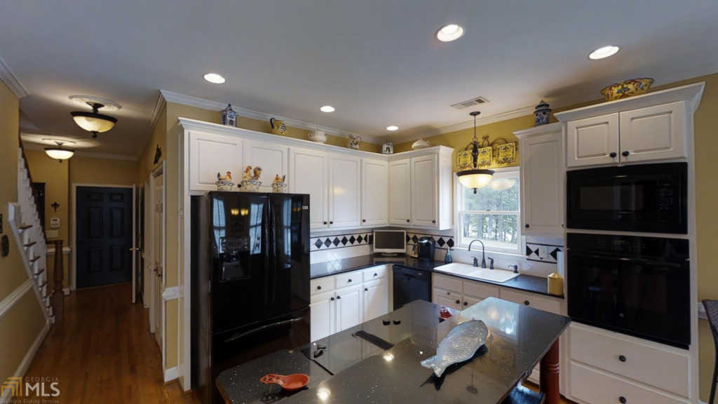 6227 Waters Edge Dr, Covington, GA 30014