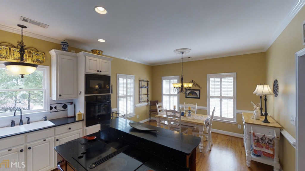 6227 Waters Edge Dr, Covington, GA 30014