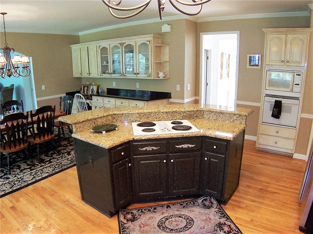 1095 Seale Drive, Alpharetta, GA 30022