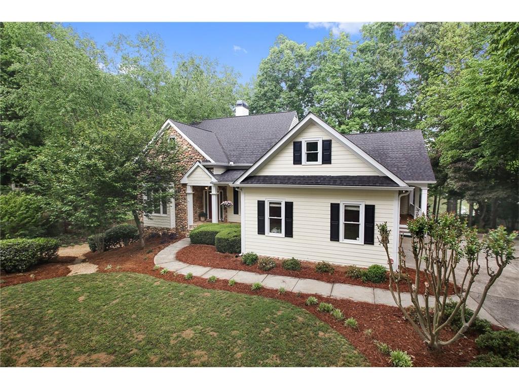 825 Lakeglen Drive, Suwanee, GA 30024