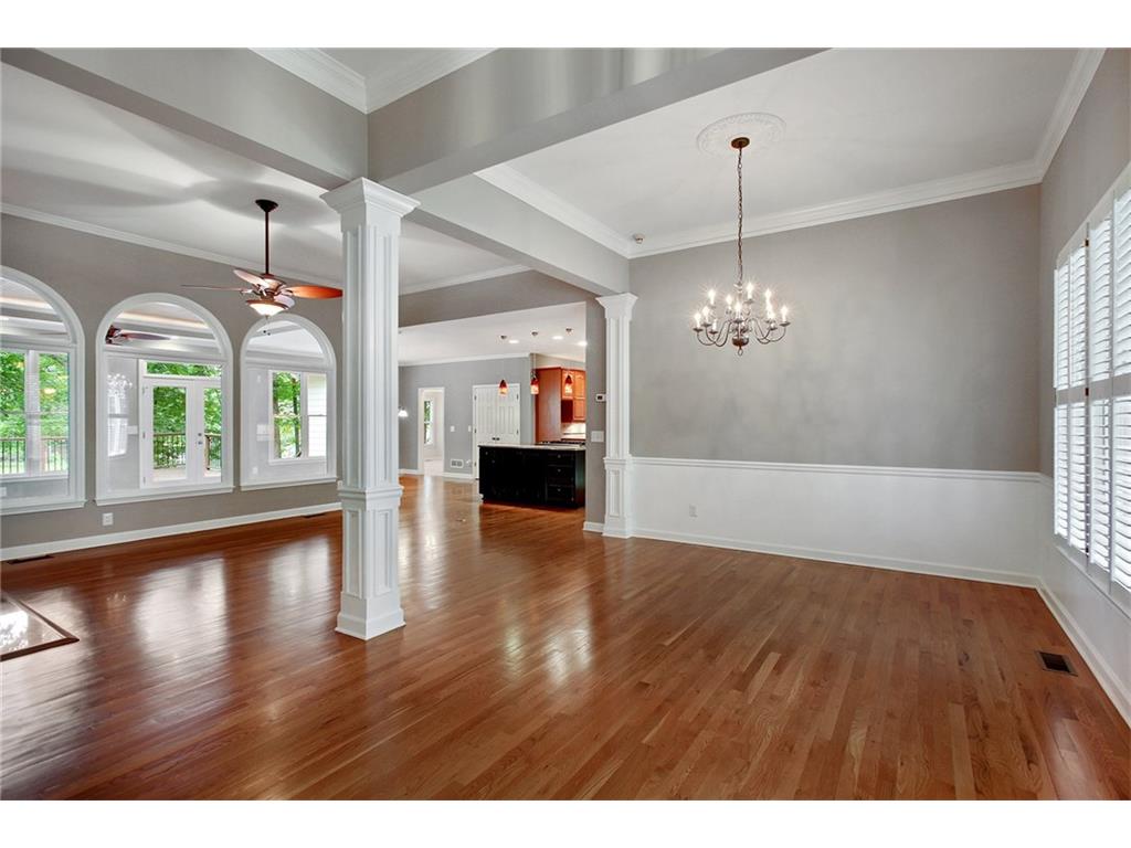 825 Lakeglen Drive, Suwanee, GA 30024