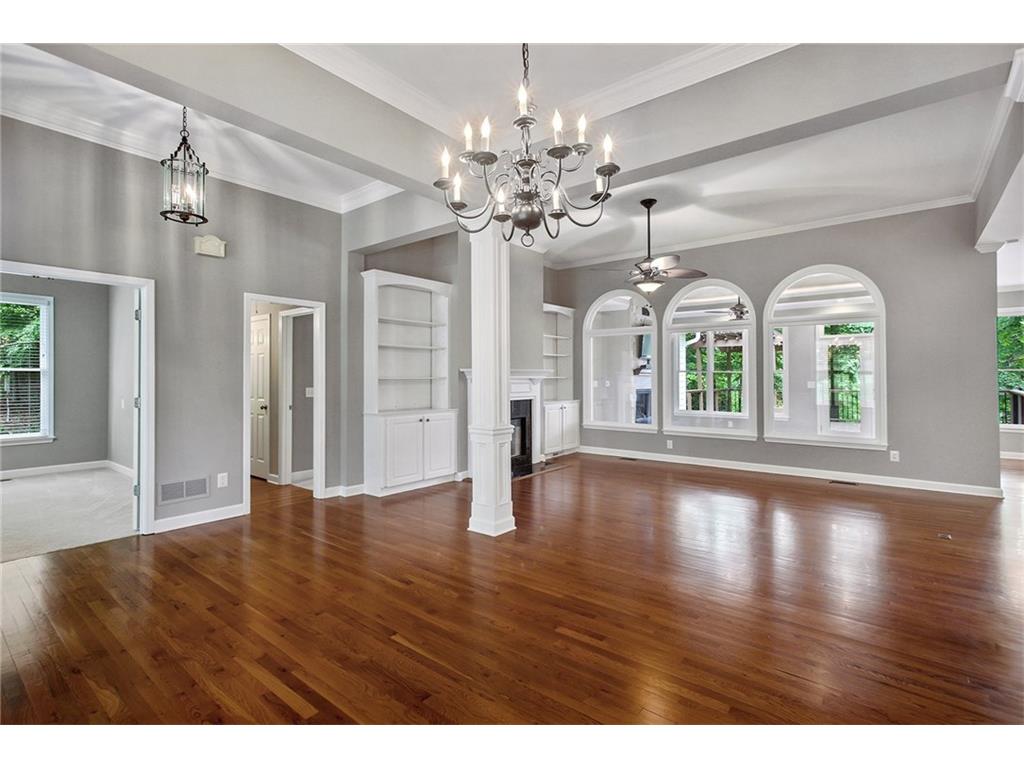 825 Lakeglen Drive, Suwanee, GA 30024