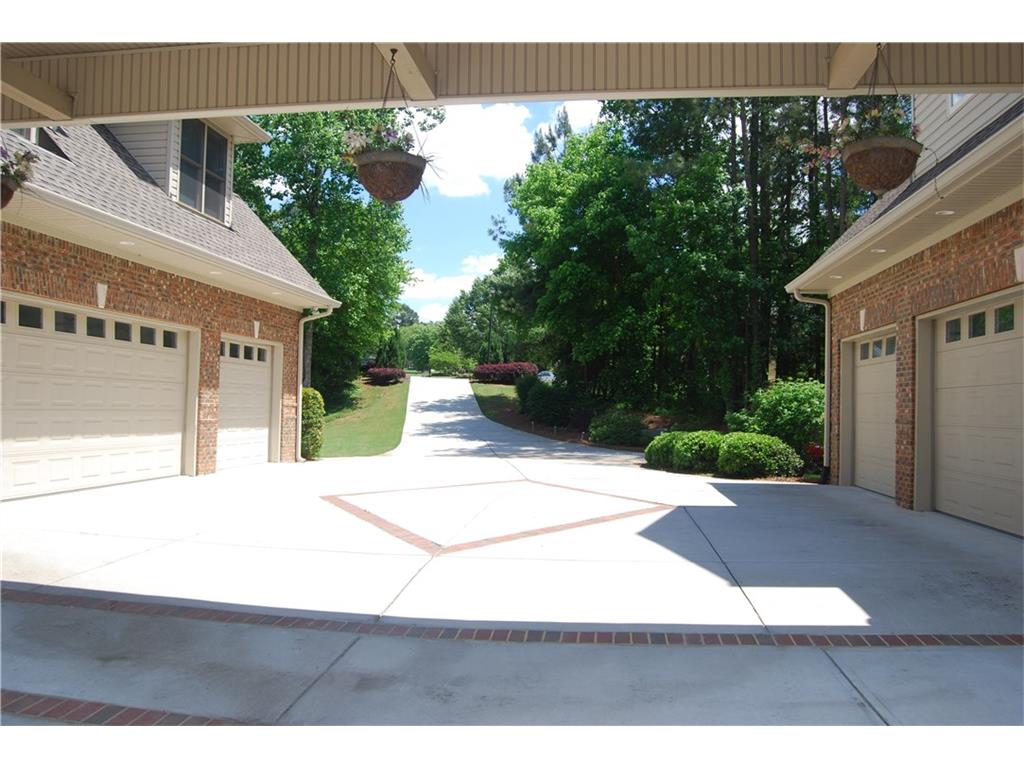 1240 Pond Springs Trace SW, Lilburn, GA 30047