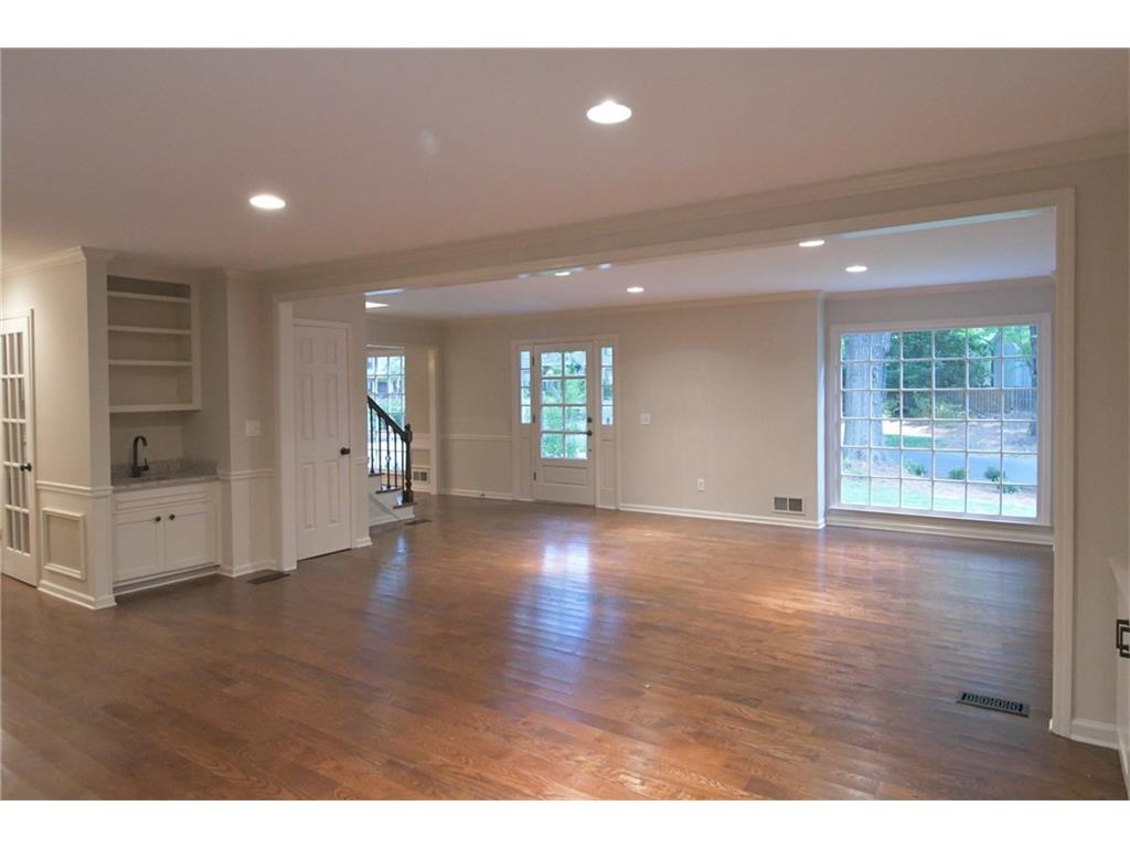 5395 W Bank Drive, Marietta, GA 30068