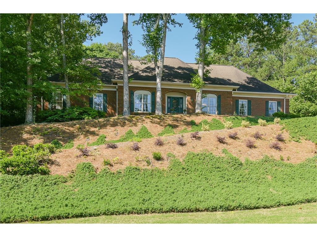 1040 Finnsbury Drive, Roswell, GA 30075