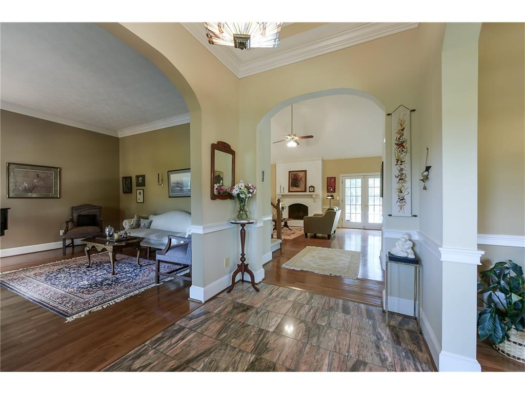 1040 Finnsbury Drive, Roswell, GA 30075