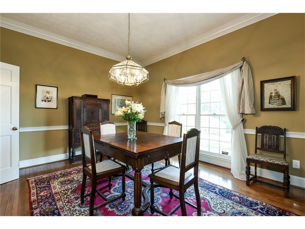 1040 Finnsbury Drive, Roswell, GA 30075