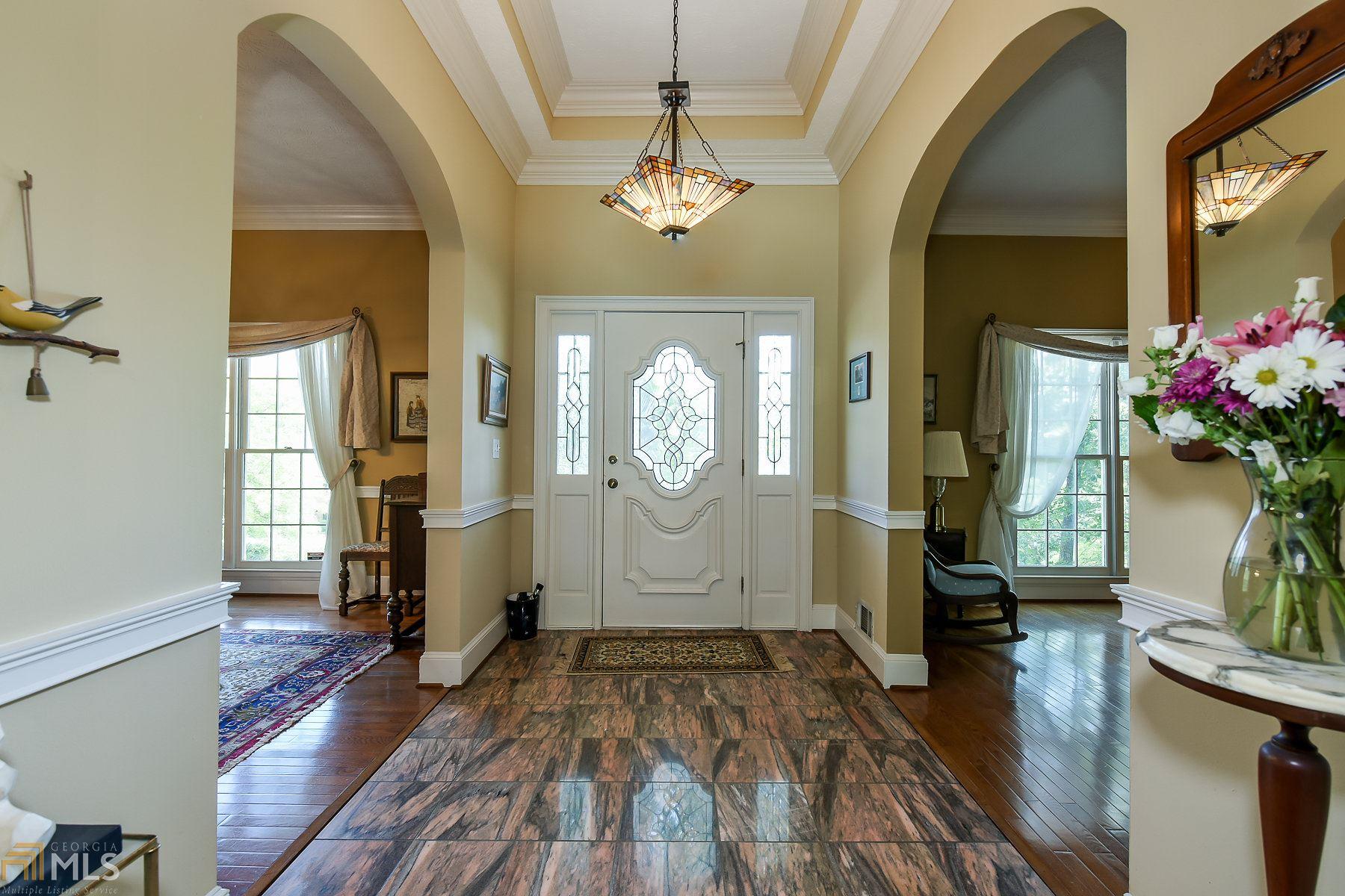 1040 Finnsbury Dr, Roswell, GA 30075