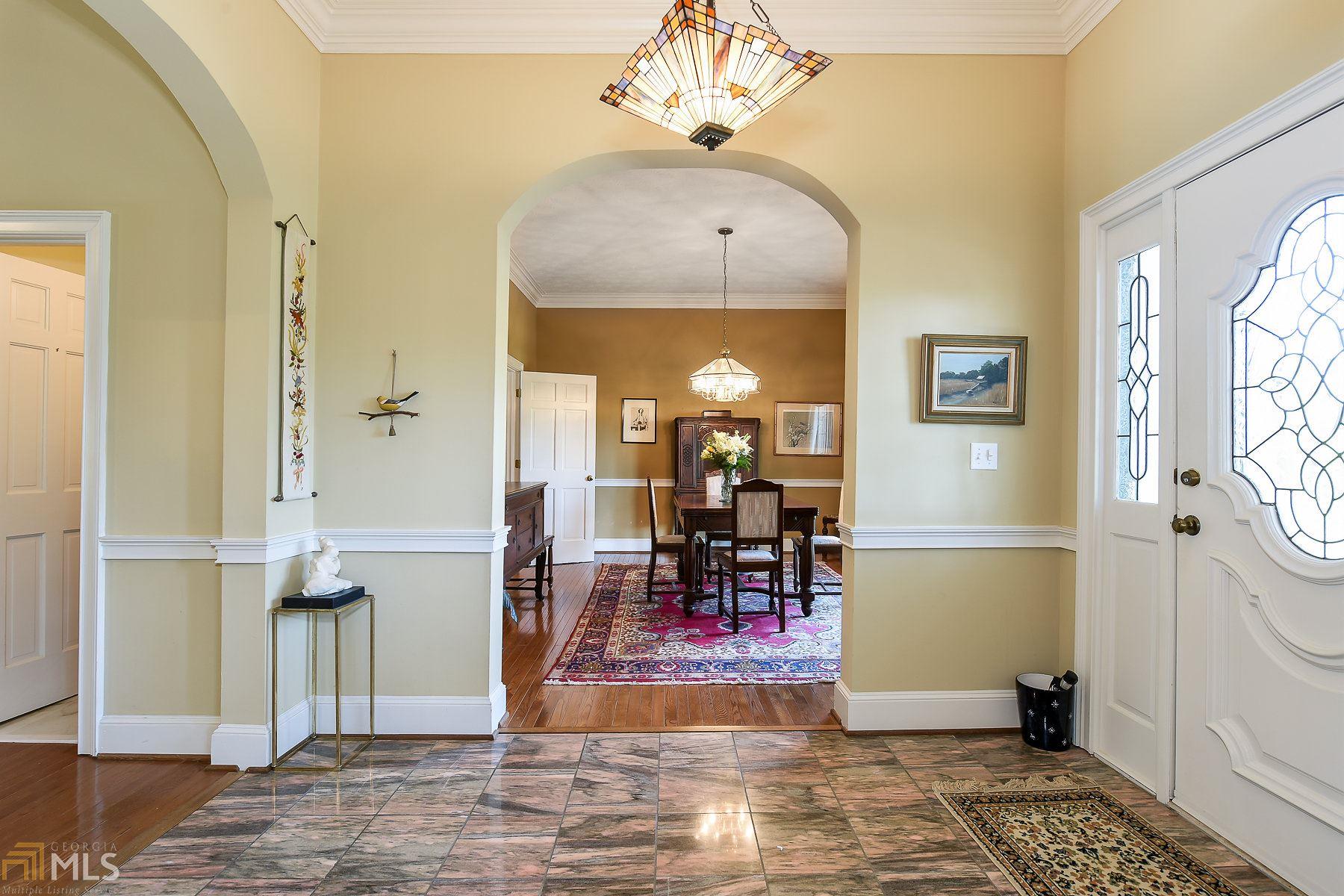 1040 Finnsbury Dr, Roswell, GA 30075