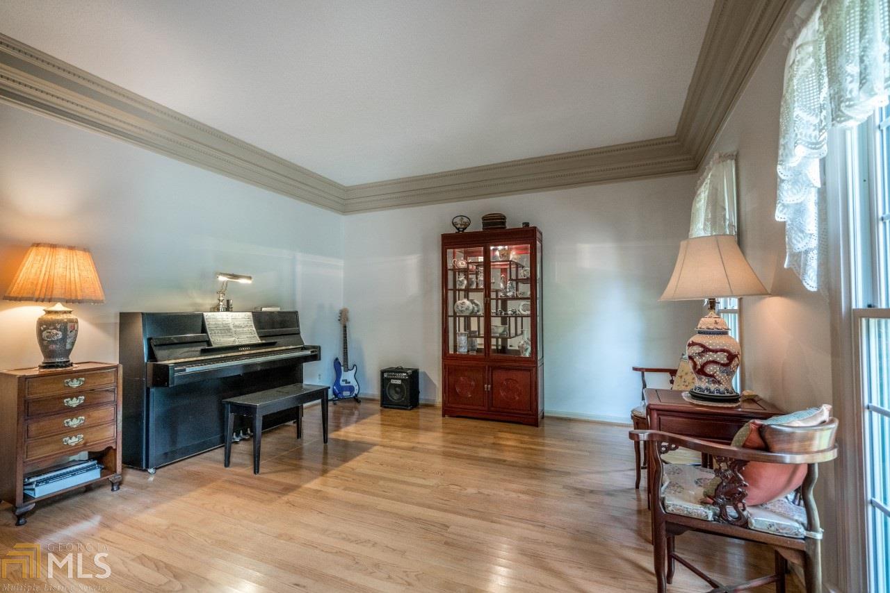240 Shallow Springs Ct, Roswell, GA 30075