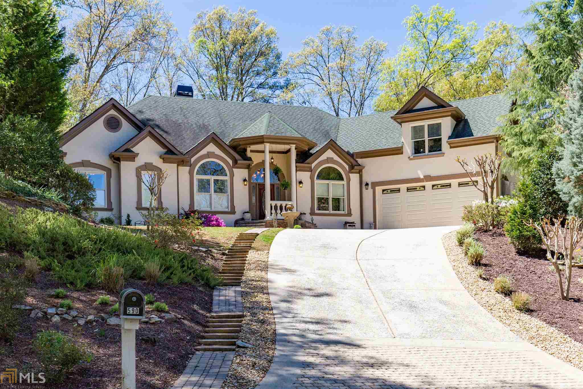 590 Longleaf Dr, Roswell, GA 30075