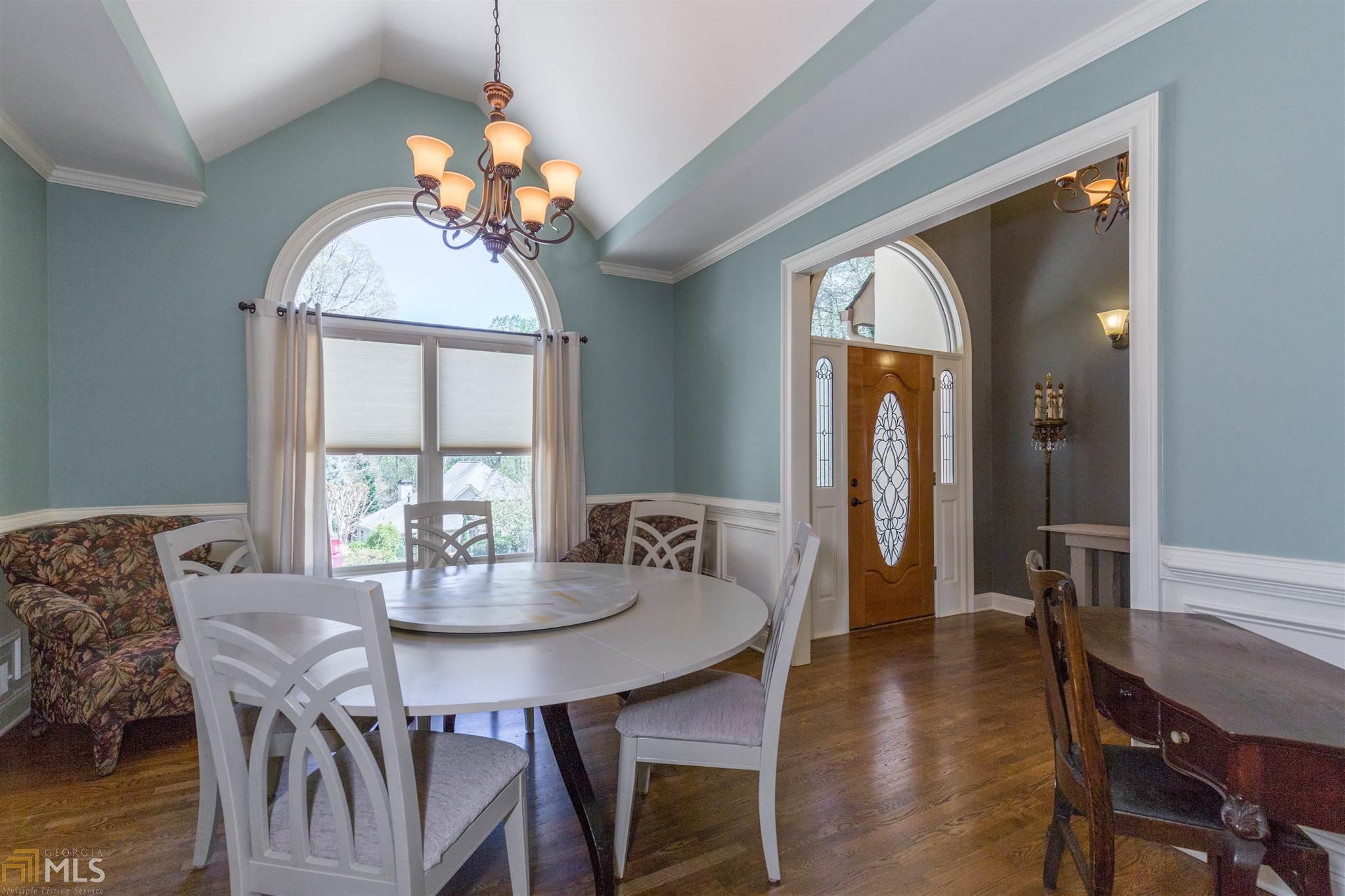 590 Longleaf Dr, Roswell, GA 30075