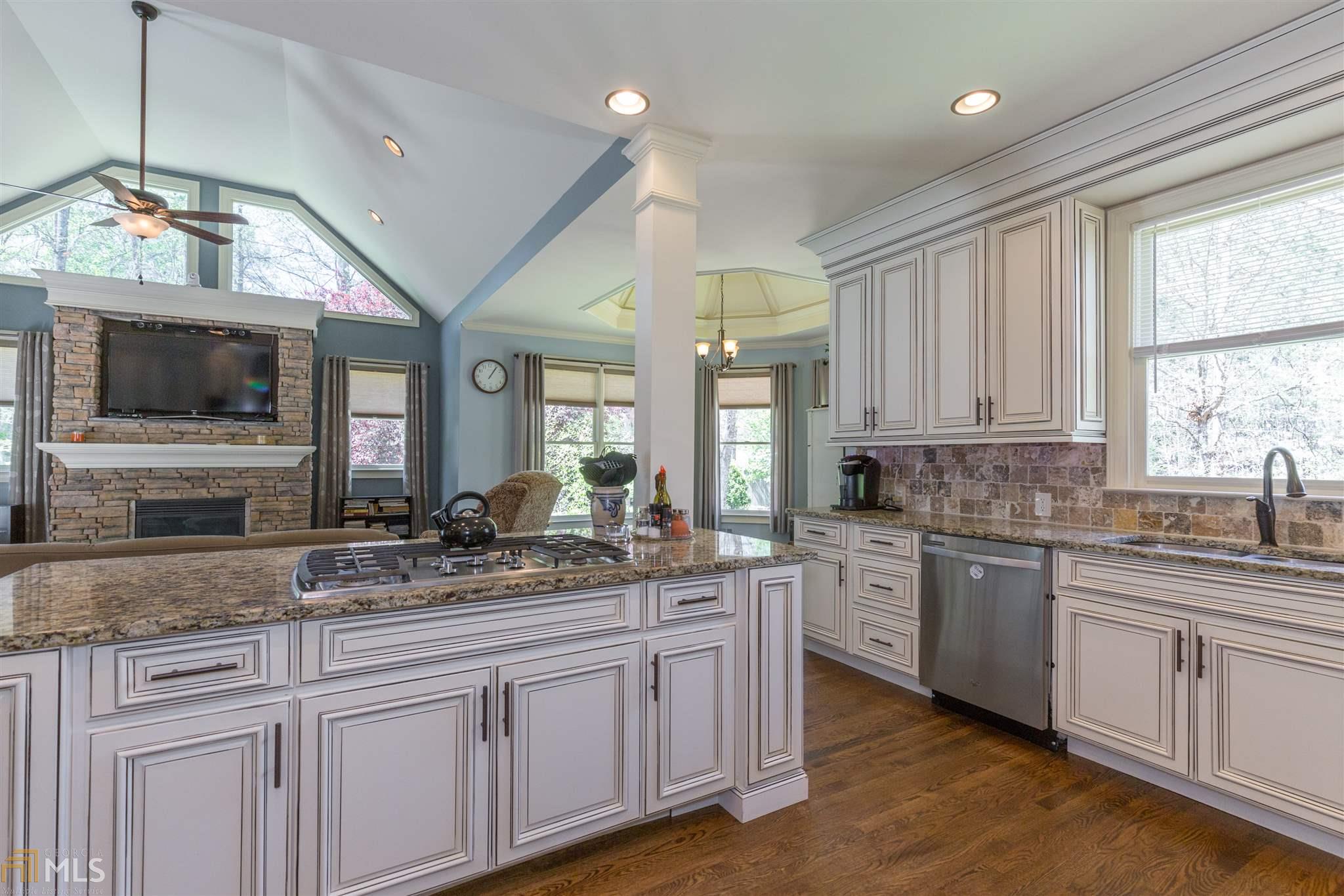 590 Longleaf Dr, Roswell, GA 30075