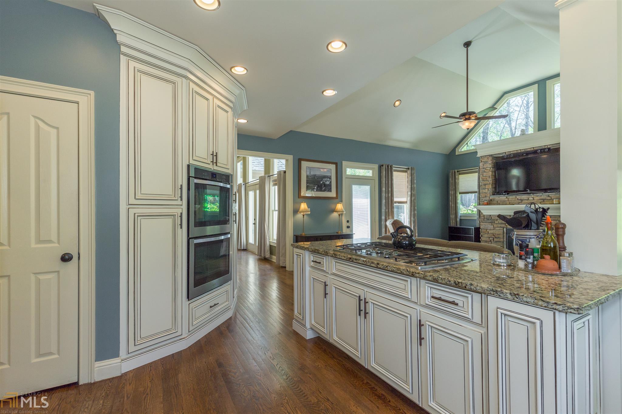 590 Longleaf Dr, Roswell, GA 30075